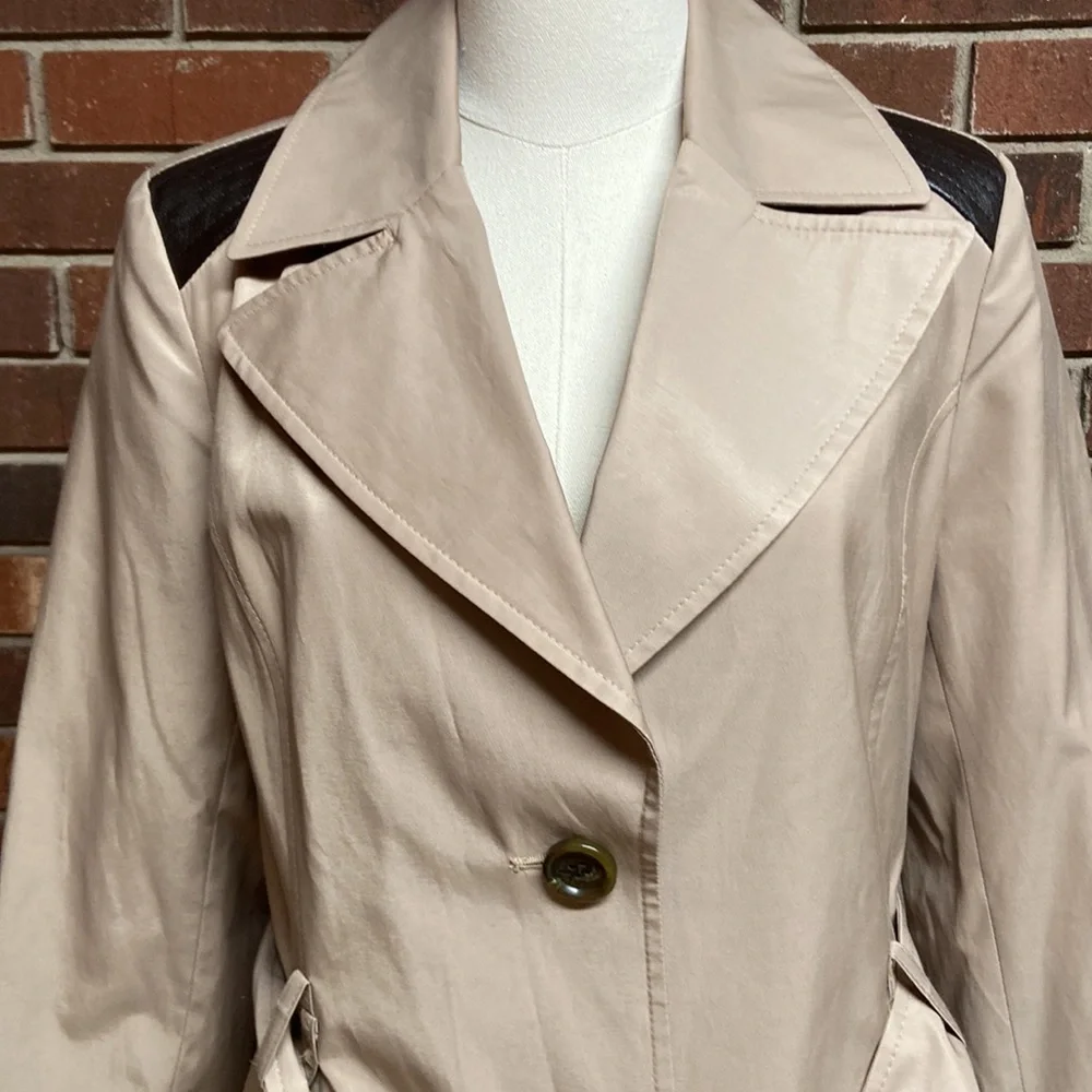 Via Spiga Water Repellent Tan Trench Coat size Medium